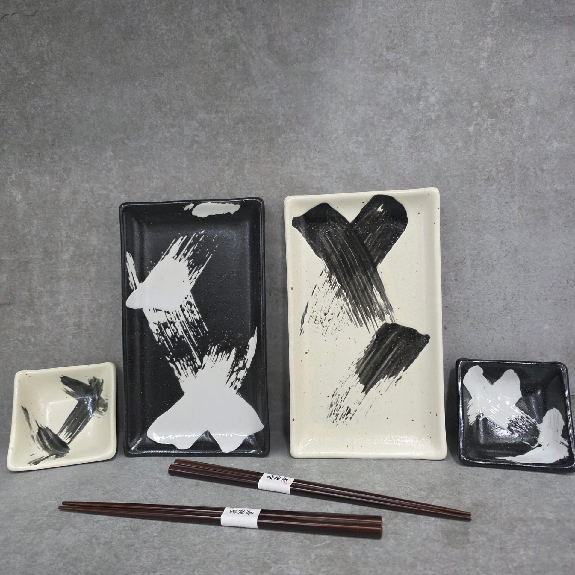 Juego de sushi en blanco y negro - Imagen 7