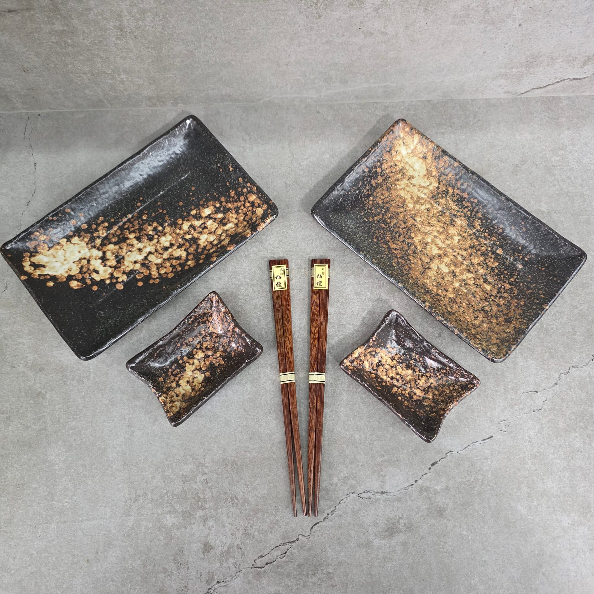 Juego de sushi marrón