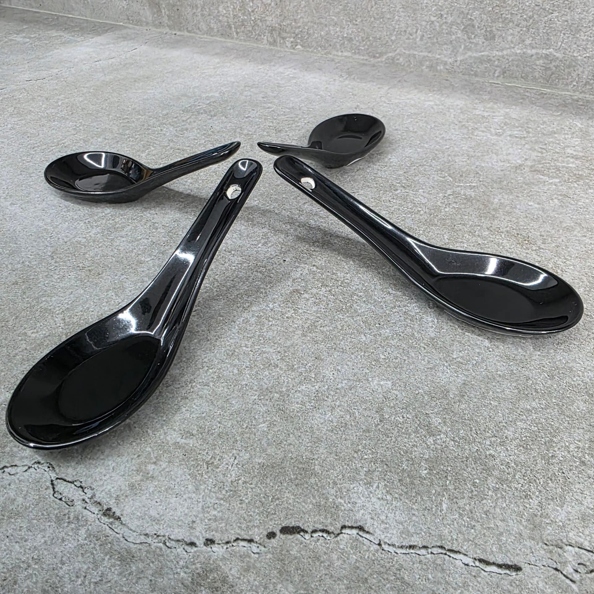 Cuchara de ramen negra