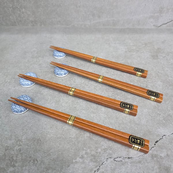 Juego de palillos y soporte Nami