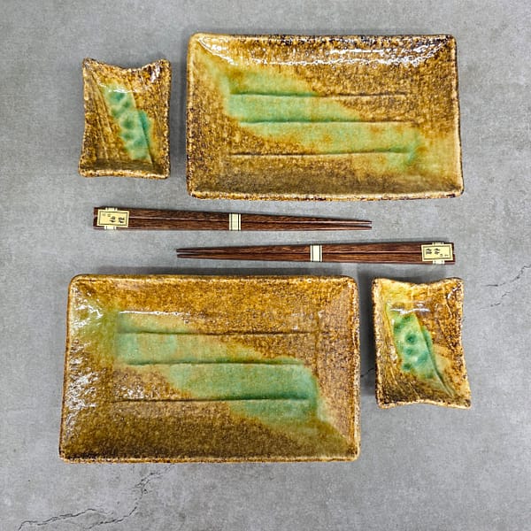 Juego de sushi de vidrio marrón