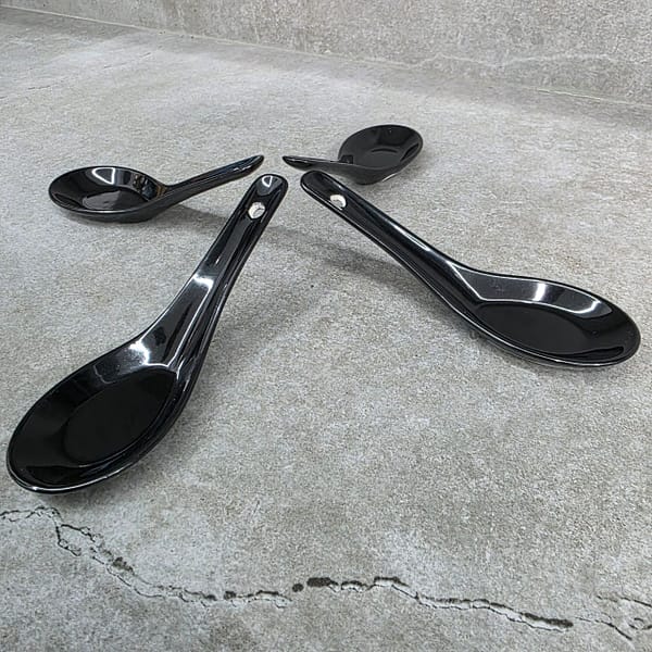 Cuchara de ramen negra